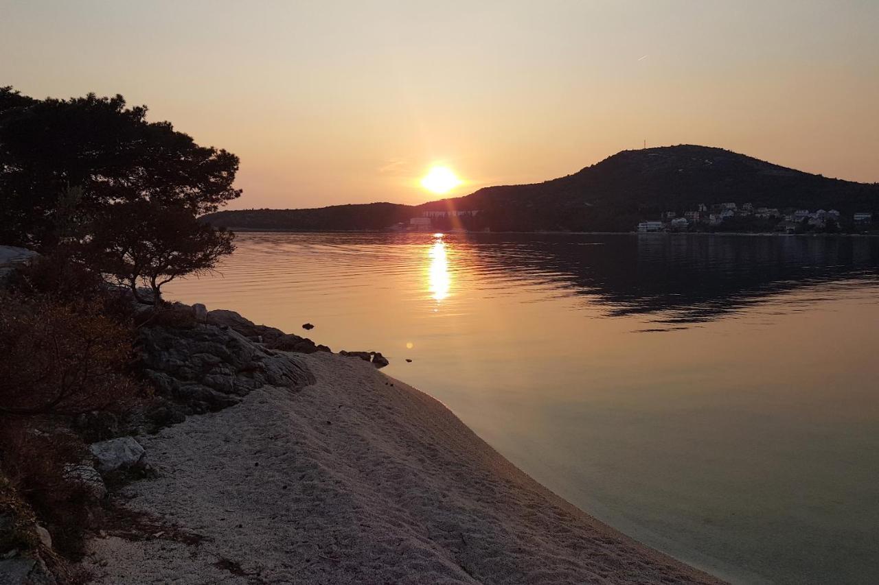 Apartments And Rooms By The Sea Slano, Dubrovnik - 8737 Bagian luar foto